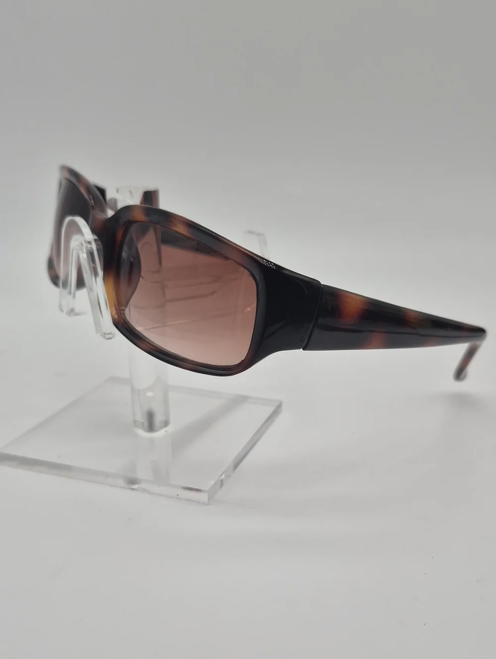 Liz Claiborne Tortoiseshell Sunglasses with Brown Lenses 13103